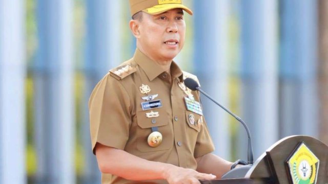 Gubernur Sultra Salurkan Bantuan untuk Warga Buteng di Safari Ramadhan