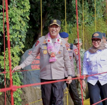 Bupati Barru Apresiasi Kapolda Sulsel atas Pembangunan Jembatan Gantung di Desa Nepo