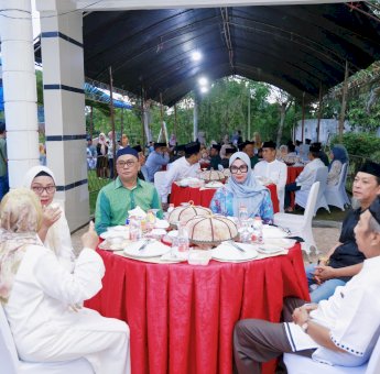 Buka Puasa Bersama Wakil Bupati Barru, Ribuan Warga Padati Rumah Jabatan