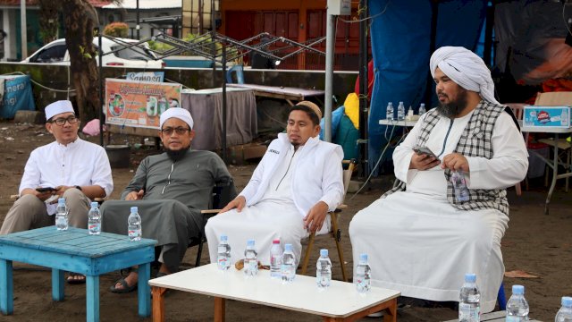 Ket: Wali Kota Parepare, Tasming Hamid bersama Ustad Dery Sulaiman