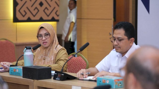 Bupati Gowa, Sitti Husniah Talenrang dan Kepala BBWS Pompengan Jeneberang, Heriantono Waluyadi dalam Rapat Koordinasi Pembangunan Bendungan Jenelata, di di Ruang Rapat Nipa-Nipa, Kantor BBWSPJ, Selasa (07/04/2026). (Dok. Humas Gowa) 