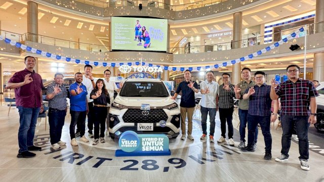PT TAM bersama Kalla Toyota menggelar Toyota Space di Makassar sebagai ruang dalam memperkenalkan Veloz Hybrid EV, di Atrium Trans Studio Mall Makassar, kemarin. (Dok. Kalla Toyota)