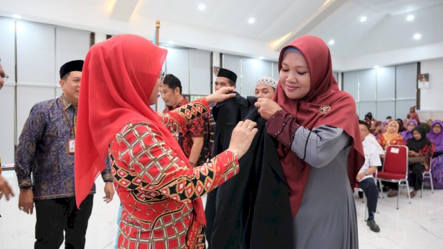 Bupati Gowa, Sitti Husniah Talenrang di sela-sela Training Centre dan Melepas Kafilah Kabupaten Gowa untuk mengikuti MTQ Sulsel, di Baruga Tinggimae, Rumah Jabatan Bupati Gowa, Kamis (09/04/2026). (Dok. Humas Gowa) 