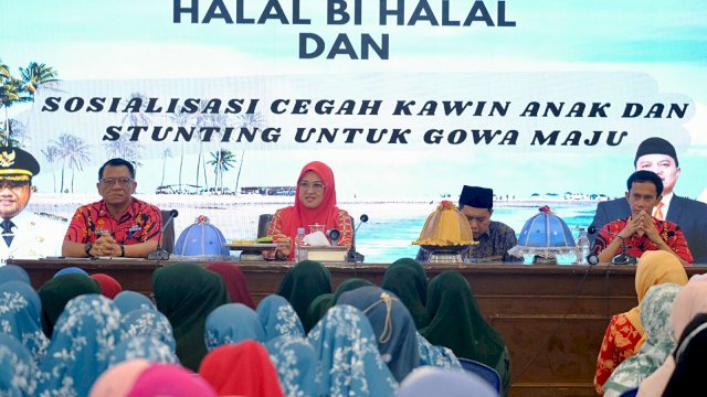 Bupati Gowa, Sitti Husniah Talenrang (kiri) saat menghadiri Halal Bihalal dan Sosialisasi Cegah Kawin Anak dan Stunting untuk Gowa Maju, di Baruga Tinggimae, Rujab Bupati Gowa, Kamis (09/04/2026). (Dok. Humas Gowa) 