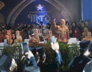 Husniah Talenrang Hadir dan Semangati Langsung Kafilah Gowa di Pembukaan MTQ XXXIV Sulsel