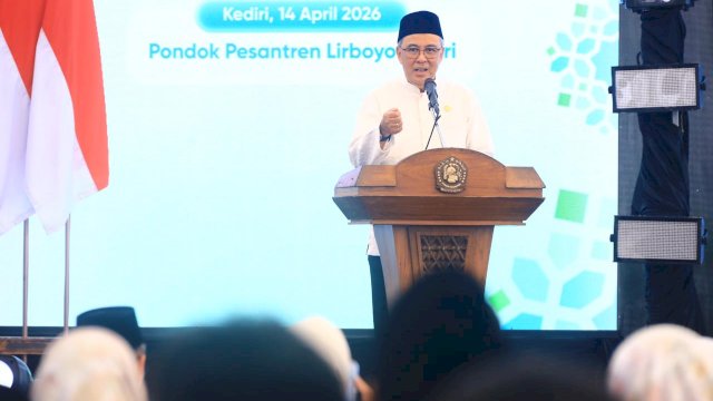 Kepala Eksekutif Pengawas Perilaku Pelaku Usaha Jasa Keuangan, Edukasi, dan Pelindungan Konsumen, OJK, Dicky Kartikoyono saat menghadiri FEBIS dan SAKINAH, di Pondok Pesantren Lirboyo, Kediri, kemarin. (Dok. Otoritas Jasa Keuangan) 