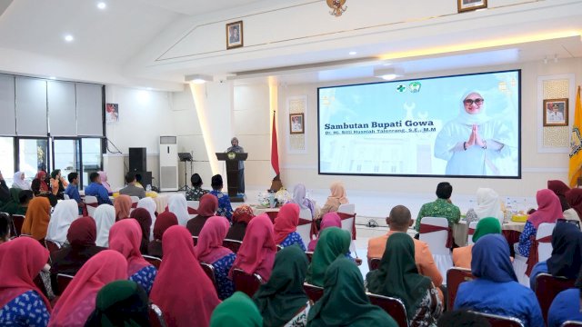 Bupati Gowa, Sitti Husniah Talenrang saat menghadiri Halal Bihalal bersama organisasi profesi kesehatan se-Kabupaten Gowa yang berlangsung di Baruga Tinggimae, Rumah Jabatan Bupati Gowa, kemarin. (Dok. Humas Gowa) 
