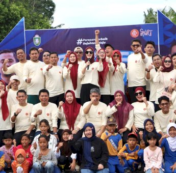 Tasming Hamid Hadiri Baksos dan Olahraga Pagi IKA FKG Unhas di Pantai Mattirotasi