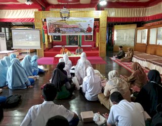 Siswa-siswi Sekolah Islam di Gowa Diajak Belajar di Museum Balla Lompoa