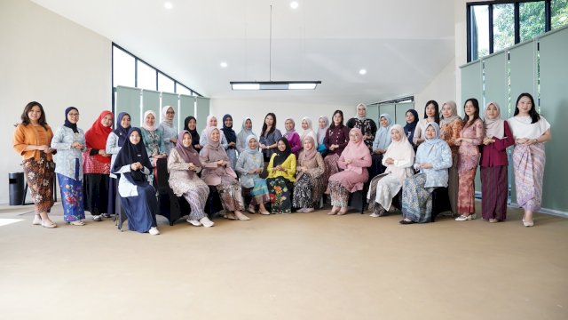 Srikandi PLN UIP Sulawesi membawa semangat kerja Kartini dalam mendorong kinerja, khususnya pada penguatan sektor energi. (Dok. Humas PLN UIP Sulawesi)