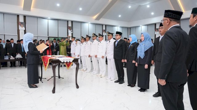 Bupati Gowa, Sitti Husniah Talenrang melantik 124 pejabat eselon III dan IV, di Baruga Tinggimae, Rumah Jabatan Bupati Gowa, Kamis, (23/04/2026). (Dok. Humas Gowa)