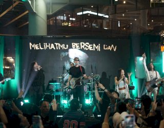 Ribuan Pengunjung Bernyanyi Bersama Barasuara di Anniversary NIPAH PARK Ke-8