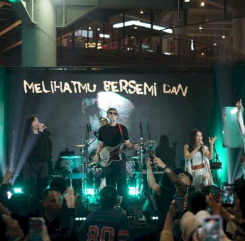 Ribuan Pengunjung Bernyanyi Bersama Barasuara di Anniversary NIPAH PARK Ke-8