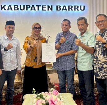 Andi Ina Serahkan SK Plh Sekda, Tekankan Stabilitas Pemerintahan