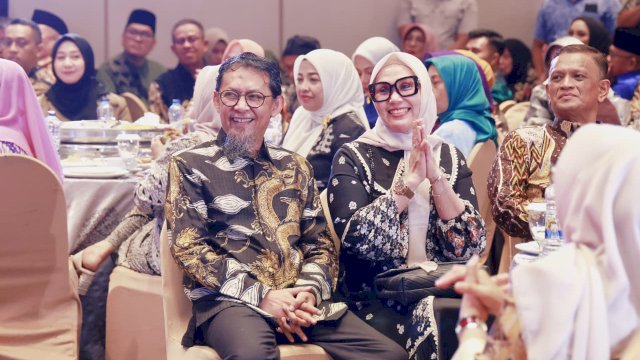 Ket: Bupati Barru, Andi Ina Kartika Sari bersama Suaminya, Muhammad Yulianto Badwi