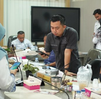 Rapat Kerja Komisi B DPRD Sulsel, Heriwawan Dorong Percepatan Program Koperasi Merah Putih