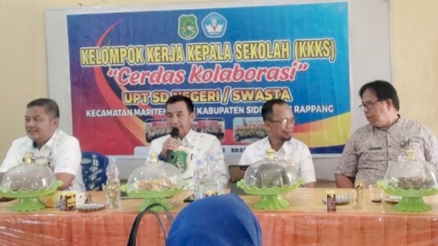Dinas Kominfo Sidrap saat melakukan penerbitan Tanda Tangan Elektronik (TTE) bagi Kepala Sekolah Dasar (SD) di UPT SDN 4 Sereang, Kecamatan Maritengngae, Sidrap, Kamis (2/4/2026). (Foto: Humas Pemkab Sidrap)