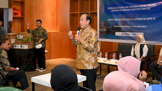 Anggota Komisi IX DPR RI, Ashabul Kahfi saat menyosialisasikan program Makan Bergizi Gratis (MBG) di Kecamatan Mamajang, Makassar Sabtu (4/4/2026). (Foto: Istimewa)