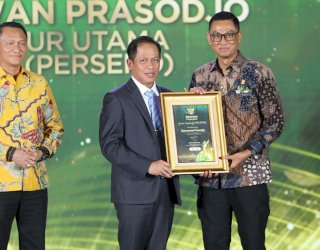 Dirut PLN Darmawan Prasodjo Raih Penghargaan Green Leadership, PLN Borong 11 PROPER Emas KLH 2025