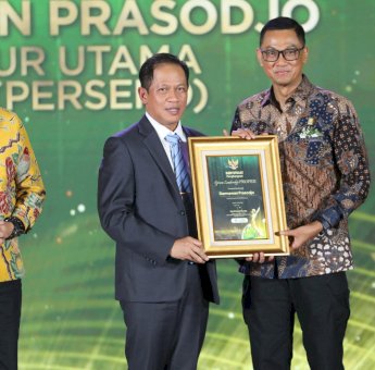 Dirut PLN Darmawan Prasodjo Raih Penghargaan Green Leadership, PLN Borong 11 PROPER Emas KLH 2025