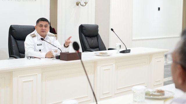 Wali Kota Makassar, Munafri Arifuddin menginstruksikan penertiban menyeluruh terhadap baliho dan reklame yang tidak lagi memiliki izin maupun yang dipasang secara ilegal. (Foto: Istimewa)