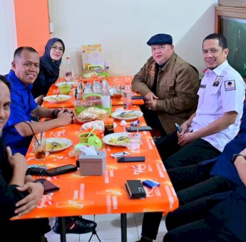 Transit di Makassar, Sekjen Hermawi Taslim Sempatkan Ngopi Bareng Pengurus NasDem Sulsel