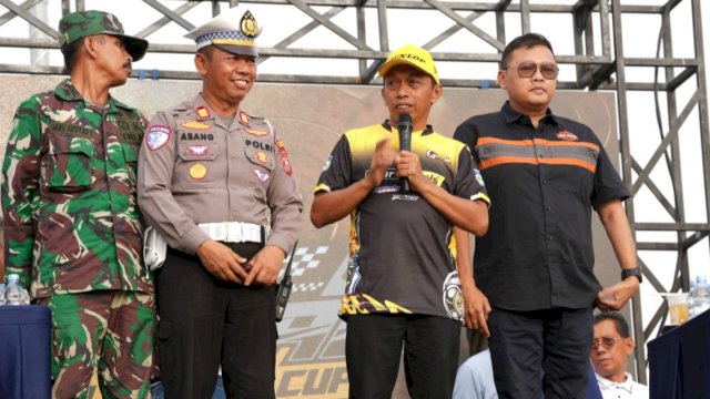 Bupati Sidrap, Syaharuddin Alrif saat membuka Kejurprov Drag Race Bupati Sidrap Cup 2026 yang diikuti oleh 1.139 peserta dari berbagai daerah, Sabtu (11/4/2026). (Foto: Humas Pemkab Sidrap)