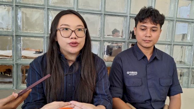 Manager Promosi PT Suracojaya Abadimotor (SJAM), Sintya Conarta dan Divisi Promosi YIMM, Prasasta. (Foto: Istimewa)