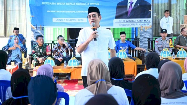 Anggota Komisi IX DPR RI, Ashabul Kahfi saat menyosialisasikan program MBG di Pondok Pesantren Jabal Nur Balaburu, Kecamatan Bontonompo, Kabupaten Gowa, Jumat (10/4/2026). (Foto: Istimewa)