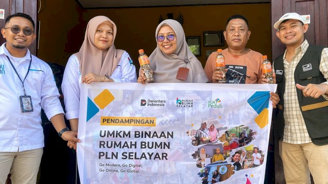 Pendampingan rutin oleh Rumah BUMN Selayar yang dikelola oleh PLN UID Sulselrabar kepada pelaku usaha terasi To Riolo sebagai UMKM Binaan. (Foto: Istimewa)