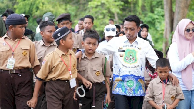 Bupati Sidrap, Syaharuddin Alrif saat menghadiri Latihan Dasar Kepemimpinan Organisasi (LDKO) bagi siswa Sekolah Rakyat (SR) Terintegrasi 66, Kamis (23/4/2026). (Foto: Humas Pemkab Sidrap)