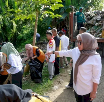 Bupati Barru Tinjau Rabu Bersih, Soroti Sungai Jadi Tempat Sampah