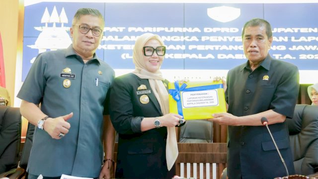 Ket: Bupati dan Wali Bupati Barru 