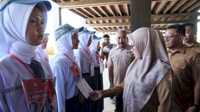  Bupati Gowa, Sitti Husniah Talenrang saat memberikan pengarahan pada Pelaksanaan Tahap Seleksi Paskibraka Tahun 2026 Tingkat Kabupaten Gowa, di Istana Tamalate, Kawasan Balla Lompoa, Selasa, (28/04/2026). (Dok. Humas Gowa) 
