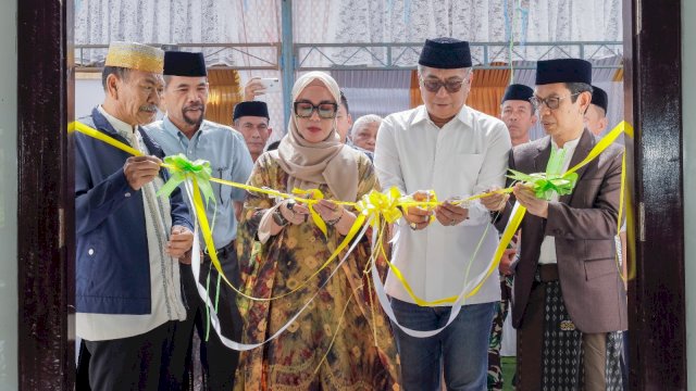 Ket: Bupati dan Wakil Bupati Barru Resmikan Masjid HM Rusdi Abdullah