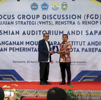Hadiri Persemian Auditorium IAS, Tasming Hamid Dorong Kolaborasi Majukan Pendidikan