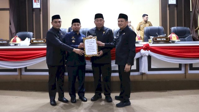 Ket: Persetujuan Dua Ranperda