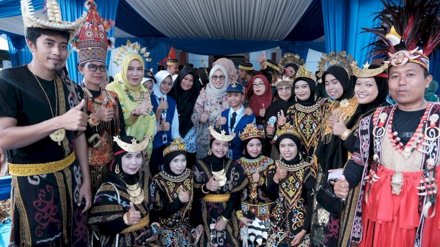Bupati Gowa, Sitti Husniah Talenrang saat menghadiri Peringatan Hardiknas Tingkat Kabupaten Gowa Tahun 2026, di Lapangan Kantor Bupati Gowa, Senin, (04/05/2026). (Dok. Humas Gowa) 