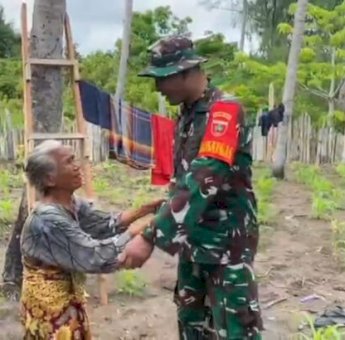 Tangis Haru Sambut TNI, Rumah Lansia di Pulau Terpencil Selayar Direhab pada Program TMMD