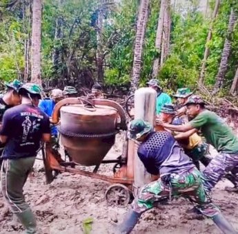 Diguyur Hujan, Satgas TMMD Tetap Tuntaskan Jalan Tani di Selayar