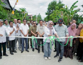 Bupati dan Wabub Barru Resmikan Jalan Rabat Beton Passedde, Warga Akhirnya Nikmati Akses Setelah 18 Tahun