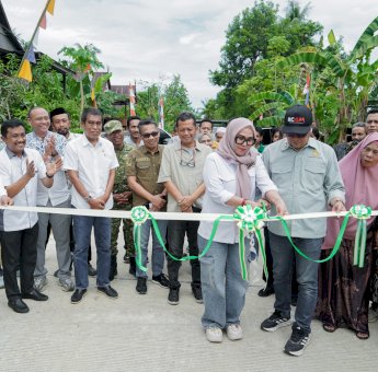 Bupati dan Wabub Barru Resmikan Jalan Rabat Beton Passedde, Warga Akhirnya Nikmati Akses Setelah 18 Tahun
