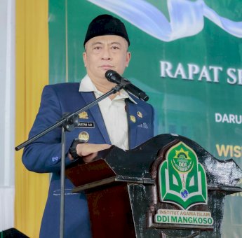 Wakil Bupati Barru Abustan Hadiri Wisuda IAI DDI Mangkoso, Dorong Generasi Muda Kuliah di Daerah