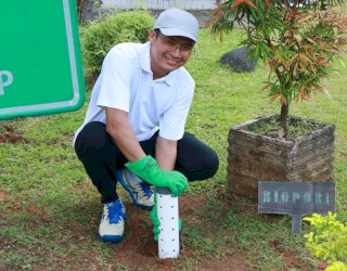 Gerakan Biopori dan Komposter Ala PLN UIP Sulawesi Ciptakan Lingkungan Keberlanjutan di Tempat Kerja