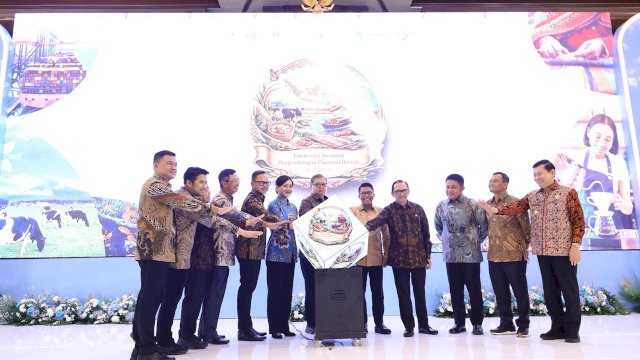 Sinergi lintas sektor saat menghadiri KNPED 2026 bertajuk "Akselerasi Pertumbuhan Ekonomi Daerah melalui Sinergi Kebijakan Lintas Sektor", di Balai Kartini Jakarta, kemarin. (Dok. Otoritas Jasa Keuangan) 