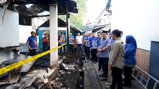 Wakil Bupati Gowa, Darmawangsyah Muin saat meninjau RSUD Syekh Yusuf pasca kebakaran, Jumat, 29 Mei 2026 kemarin. (Dok. Humas Gowa) 