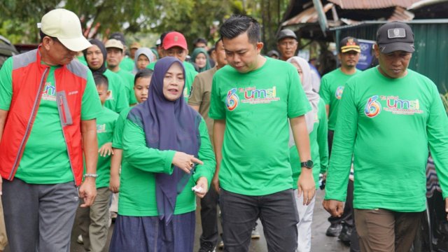 Anggota DPRD Sulsel, Heriwawan berbincang dengan Bupati Sinjai, Ratnawati Arif di sela-sela peringatan milad Universitas Muhammadiyah Sinjai (UMSi) ke-6 pada Minggu (3/5/2026). (Foto: Istimewa)