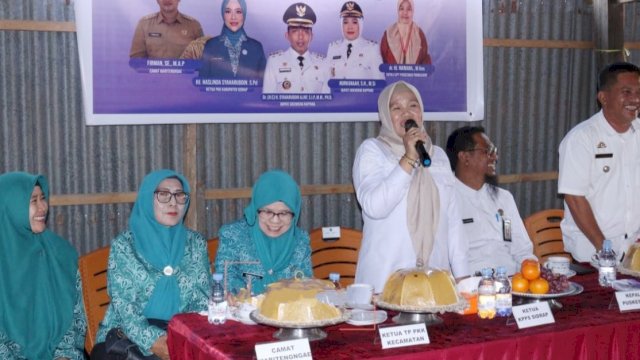 Wakil Bupati Sidrap, Nurkanaah saat melakukan PMT di wilayah kerja UPT Puskesmas Pangkajene, Kelurahan Lautang Benteng, Kecamatan Maritengngae, Sidrap, Rabu (6/5/2026). (Foto: Humas Pemkab Sidrap)
