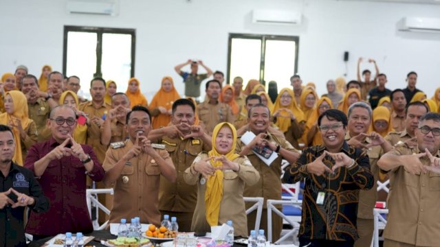 Bupati Sidrap, Syaharuddin Alrif saat memimpin High Level Meeting (HLM) TP2DD sekaligus evaluasi capaian PAD Triwulan I Tahun 2026 di Aula Saromase, Kompleks SKPD, Sidrap, Selasa (5/5/2026). (Foto: Humas Pemkab Sidrap)