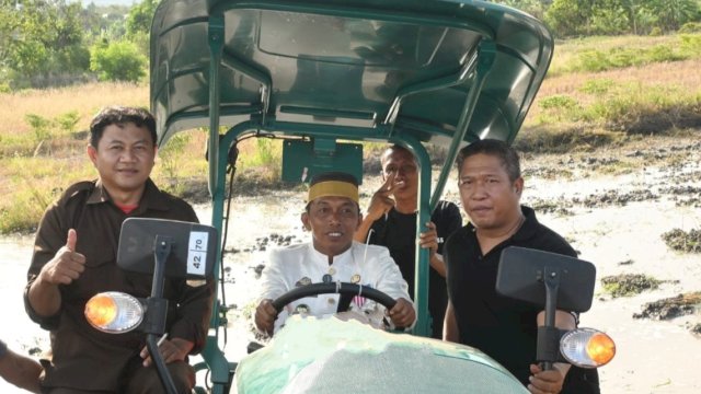 Bupati Sidrap, Syaharuddin Alrif saat berkunjung ke lokasi JIAT bantuan Kementerian Pekerjaan Umum (PU) di Kelurahan Pajalele, Kecamatan Tellu Limpoe, Sidrap, Senin (4/5/2026). (Foto: Humas Pemkab Sidrap)